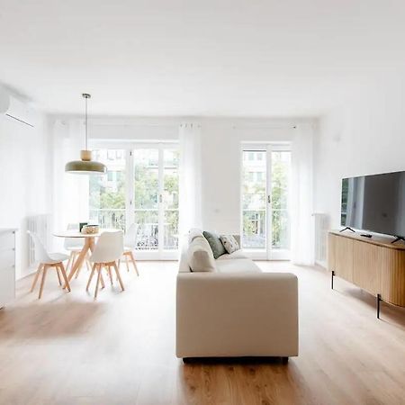 Luxury 2 Bedroom Apartament, Close To San Siro, Fiera And 10 Min Metro To Duomo Милан Экстерьер фото